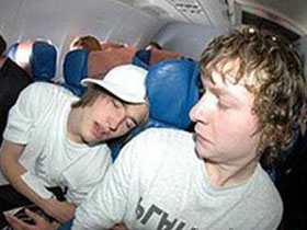 Пьяные в самолете. Фото: donbass.ua