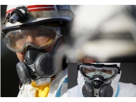 Рабочие на "Фукусиме-1". Фото с сайта myvisitingcard.com