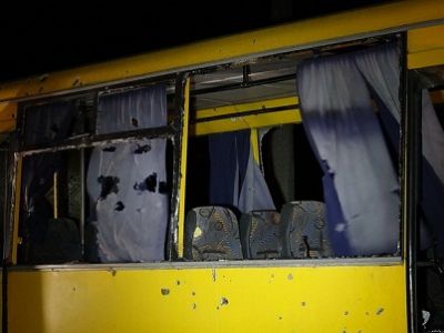 Обстрелянный под Волновахой автобус. Фото ТАСС, источник - http://img-fotki.yandex.ru/