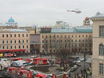 Территория у метро "Технологический институт", Санкт-Петербург, 3.4.17. Источник - spbvoditel.ru