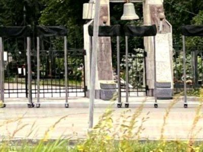Металлоискатели при входе на Серафимовское мемориальное кладбище, 28.08.23. Фото: t.me/vchkogpu