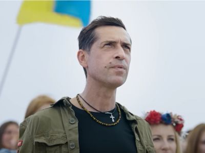 Кадр из клипа на песню “Україна”.