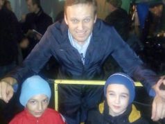 А. Навальный с детьми. Фото: М. Долиев