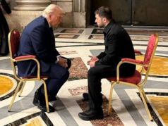 Дональд Трамп и Владимир Зеленский встречаются в базилике. Фото: Sky News